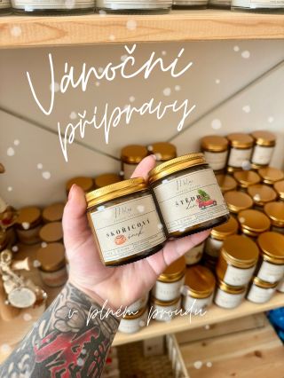 Dneška a zítřek jsou pro poslední přípravy na středeční naskladnění Miluj. zimní kategorie ❄️🎄 Už se těšíte? ❤️ Dejte mi...