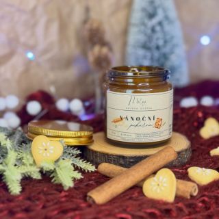 Vánoční pekárna 🧈✨🎄 Tóny cukroví, vanilky, másla, teplého těsta a špetky kokosu. Vůně je to jemná ale nepopsatelně krásná...